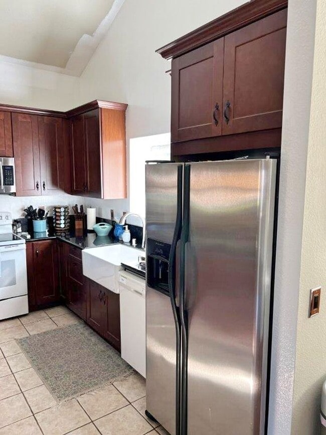 Building Photo - BEAUTIFULLY REMODELED 2 STORY VACAVILLE *S...