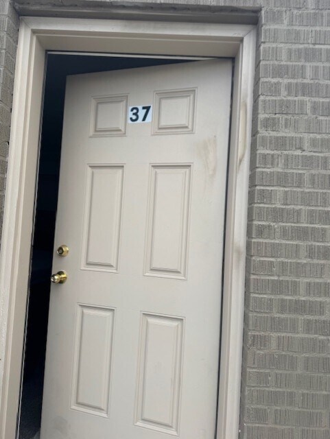 Building Photo - 1105 S State St