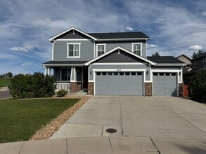 Building Photo - Beautiful spacious home in a lovely quiet ...
