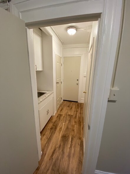 Building Photo - 524 Columbus Ave