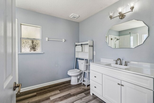 Building Photo - Charming 3-Bedroom Home with Fenced Yard