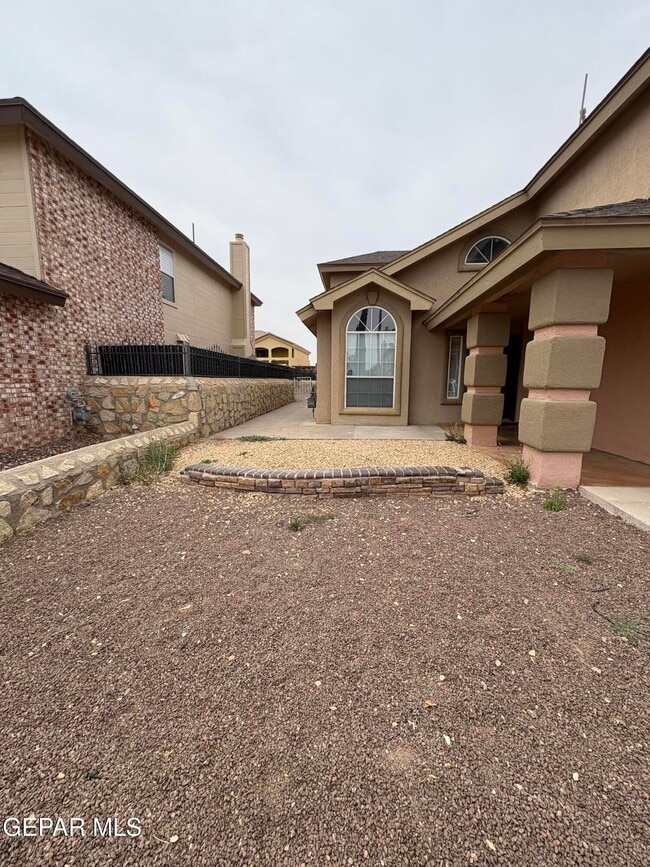 Building Photo - 12625 Tierra Tigre Ave