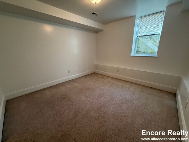 Building Photo - 157 M St