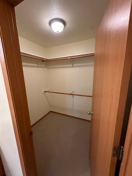 Building Photo - 7722 N Maple St