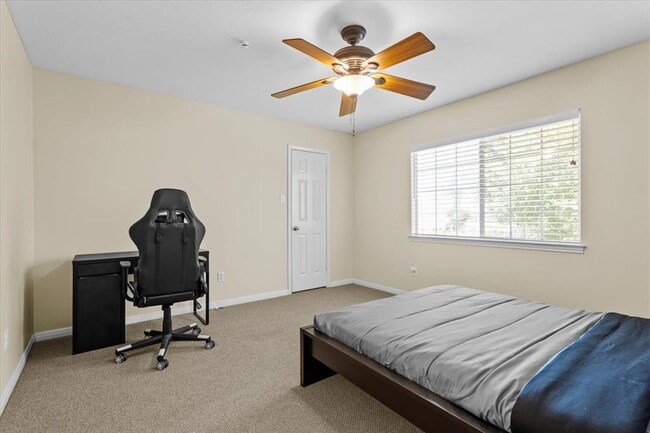 Building Photo - 10116 Pinehurst Dr