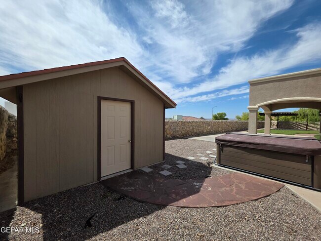 Building Photo - 7346 Gulf Creek Dr