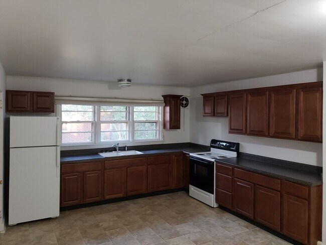 Building Photo - 2 Bedroom 1 Bath for rent $950.00