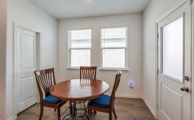 Building Photo - 8424 Gray Squirrel Ln.