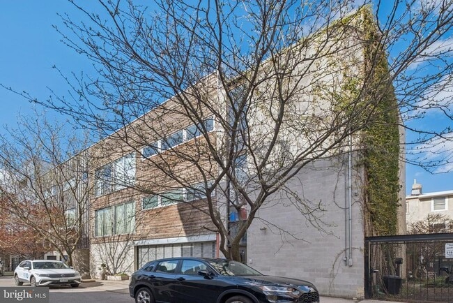 Building Photo - 1116 N Bodine St
