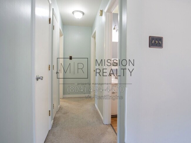 Building Photo - 7750 Robinwood Dr