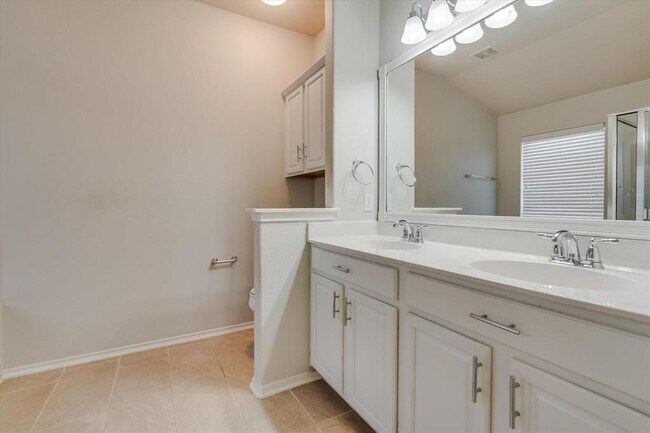 Building Photo - 1213 Hensley Dr