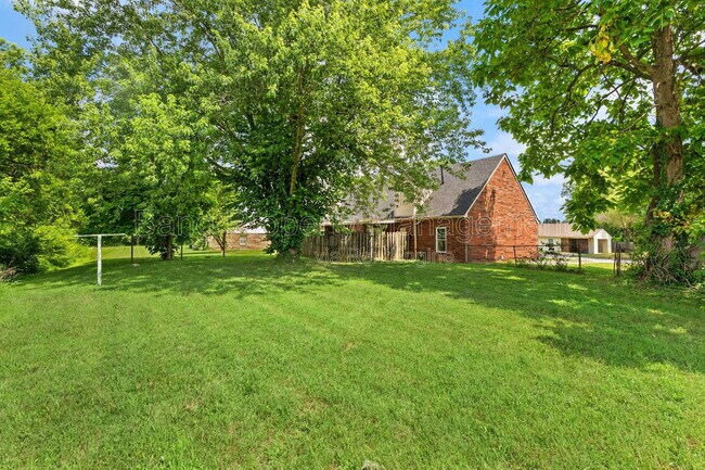 Building Photo - 817 Lancelot Ct