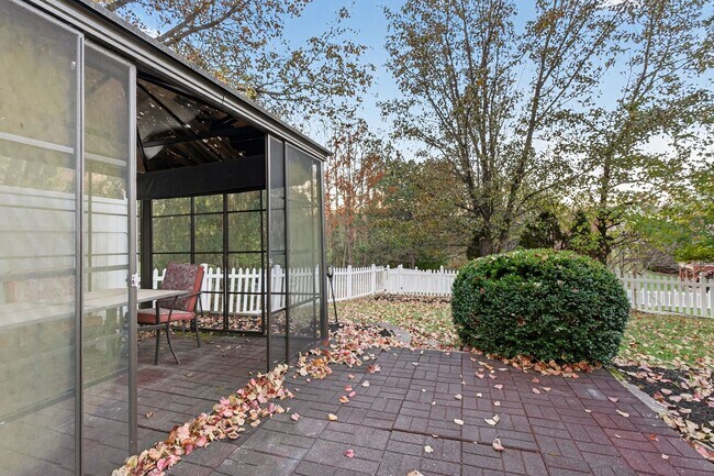 Building Photo - Stunning 4,166 Sq. Ft. Home in Westridge O...