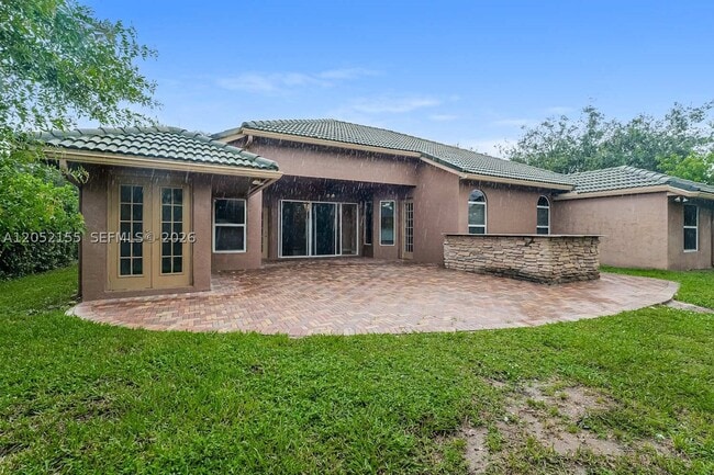 Building Photo - 101 Jacaranda Ct