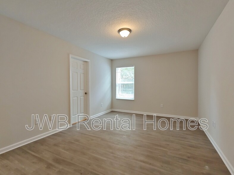 Building Photo - 467 Malcross Ave