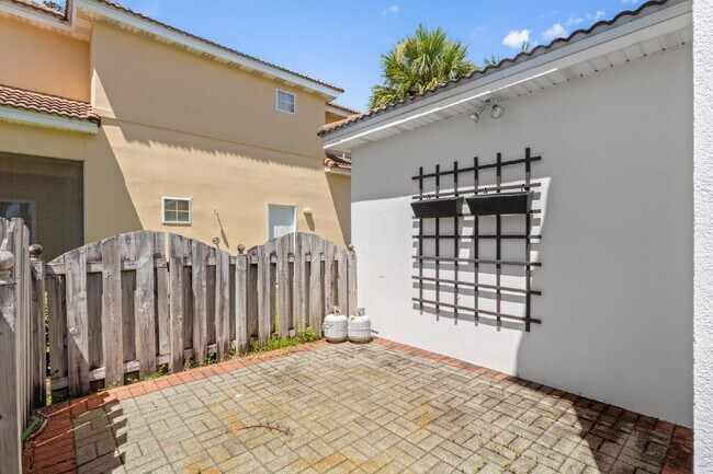 Building Photo - 3 bedroom/ 2.5 bathroom in Destin, FL!