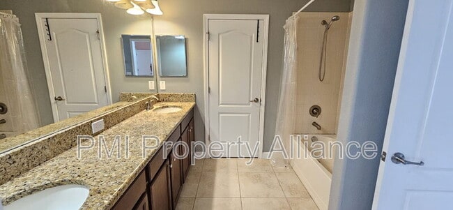 Building Photo - 15217 Evergreen Oak Loop