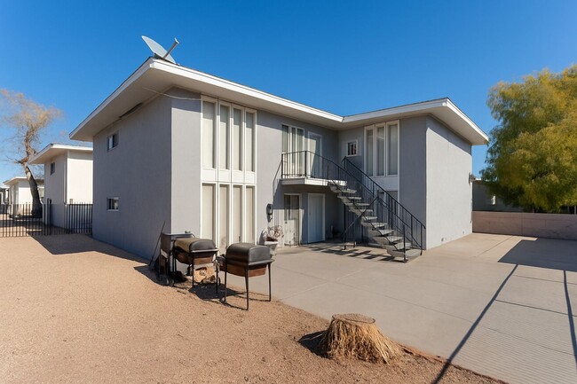 Building Photo - Bright & Spacious 2-Bedroom in the Heart of Las Vegas!