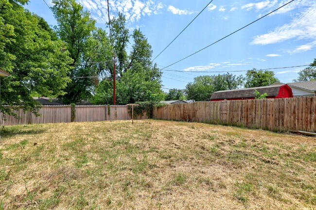 Building Photo - Remodeled 2/1