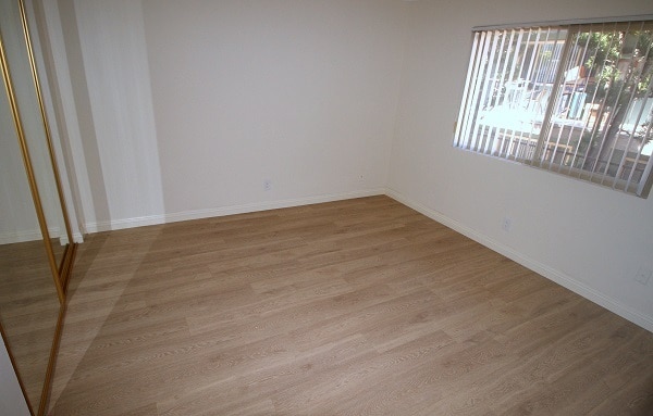 Building Photo - 301 Knob Hill Ave