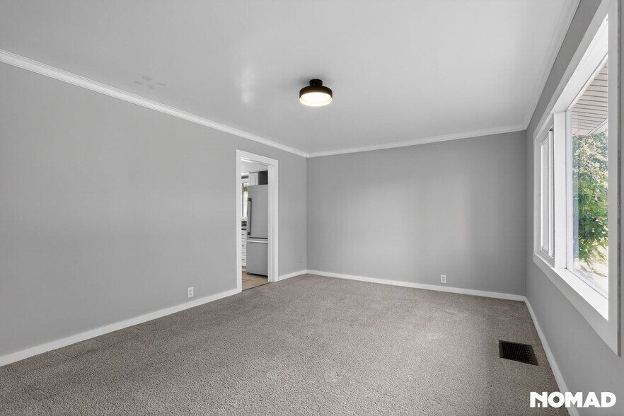 Building Photo - 1137 Pando Ave