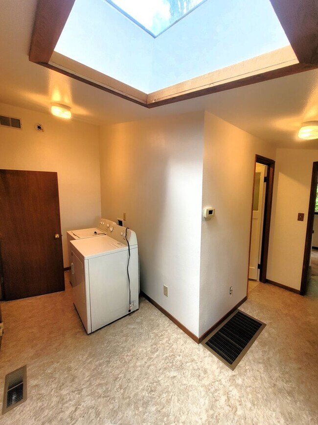Building Photo - Cabin Style Home, 2 Bedroom - Bellingham, ...