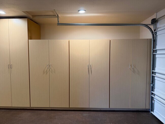 Building Photo - Updated two-bedroom one bathroom duplex in Thurston!