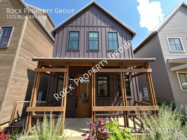 Building Photo - 1025 Pedalers Ln