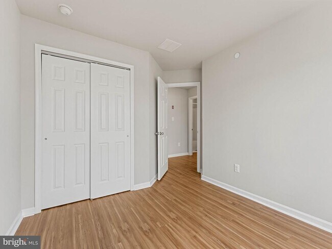 Building Photo - 1126 Munyon Dr