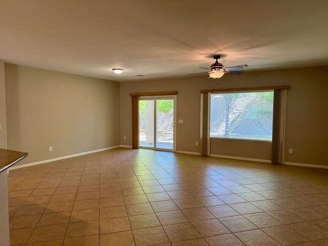 Building Photo - Sun City Anthem Gem