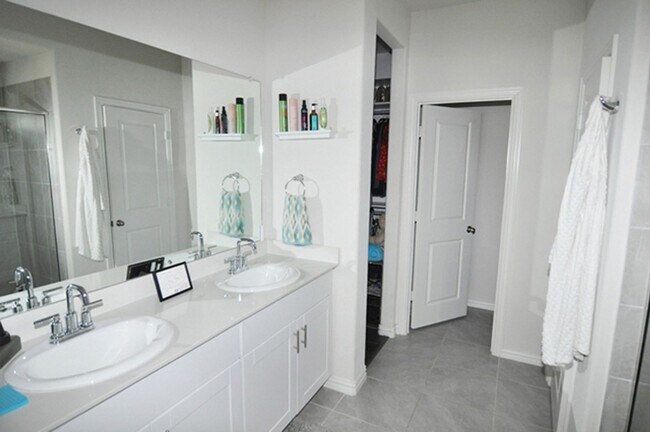 Building Photo - 2513 Ponca Dr