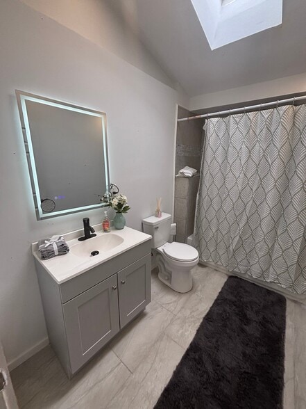 Building Photo - 452 Belgrade St