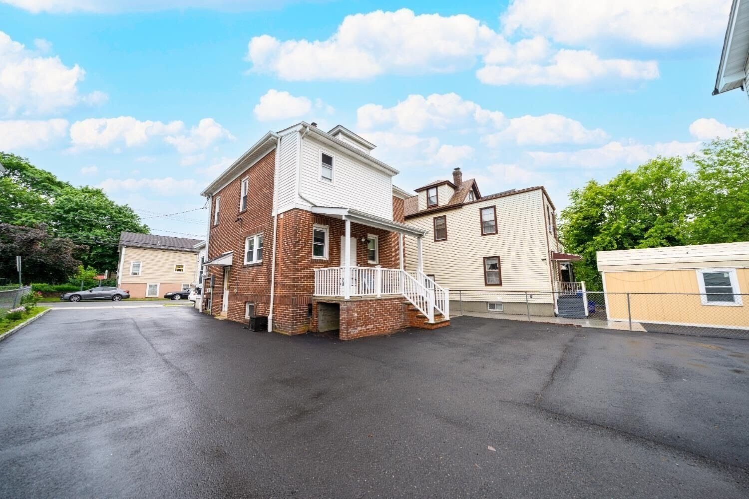 Building Photo - 351 Somerset St