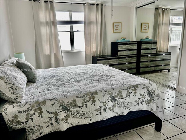 Building Photo - 2200 S Ocean Dr