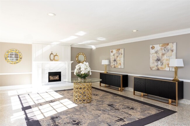 Building Photo - 84-39 153rd Ave