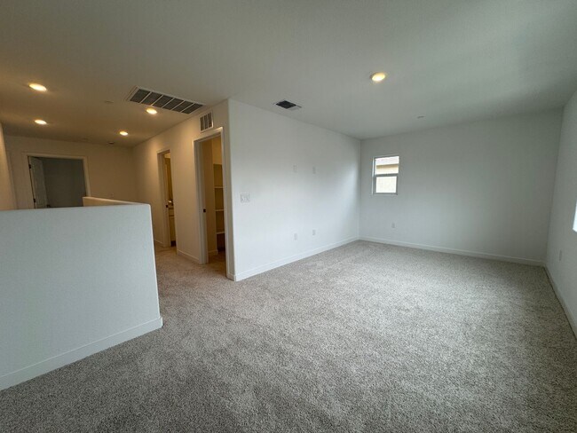 Building Photo - 10962 Admiral Cv Wy