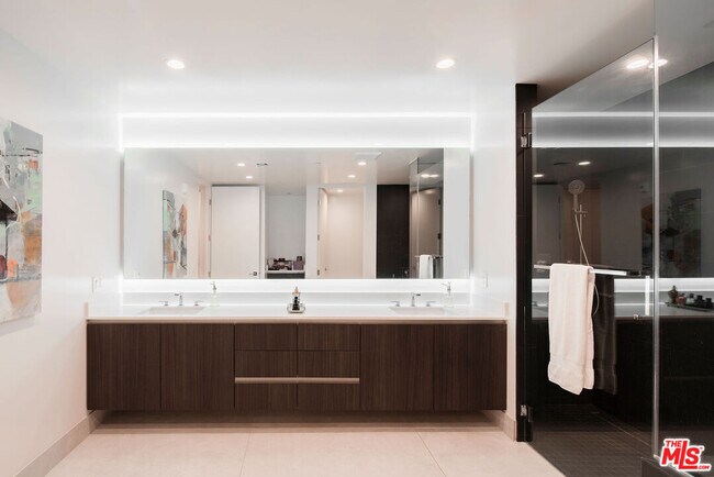 Building Photo - 724 Croft Ave