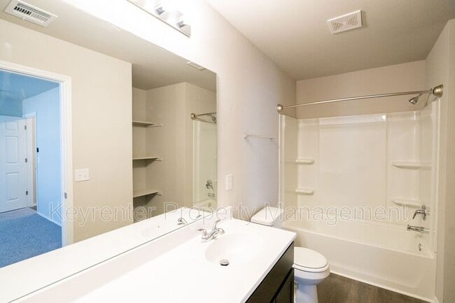 Building Photo - 1317 S Silver Dr