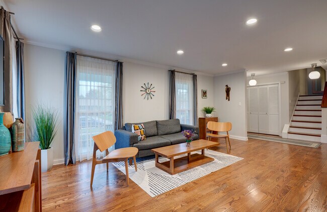 Building Photo - 3825 Brett Ln