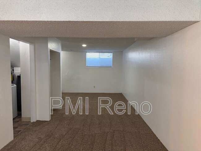 Building Photo - 1424 E 9th St