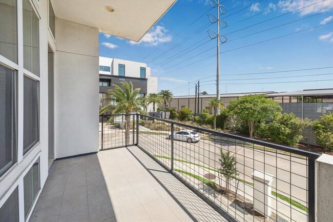 Building Photo - 5904 E Post Oak Ln