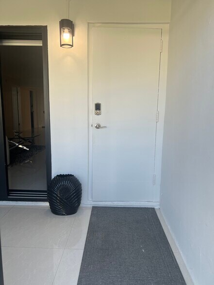Building Photo - 303 Racquet Club Rd