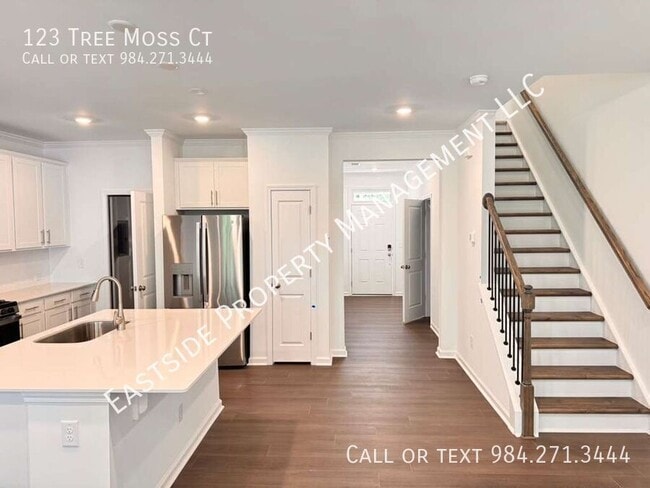 Building Photo - 123 Tree Moss Ct