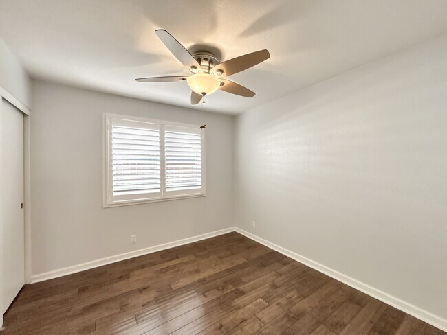 Building Photo - 5 Cll Rienda