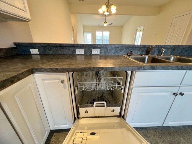 Building Photo - 2 Bedroom Townhouse in Campbell County