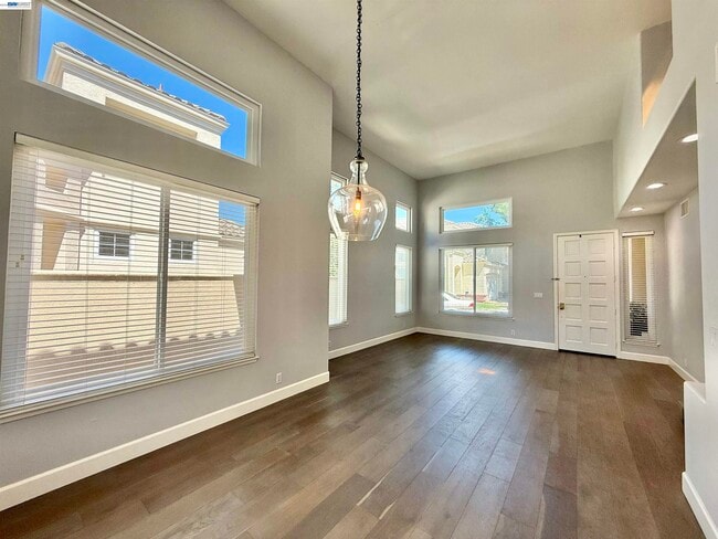 Building Photo - 4238 Diavila Ave