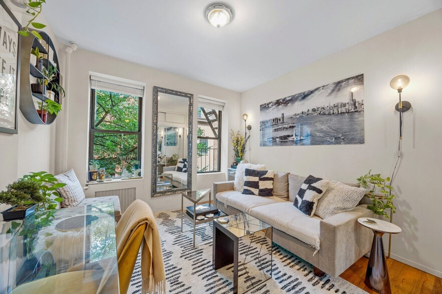 Primary Photo - 729B Greenwich St