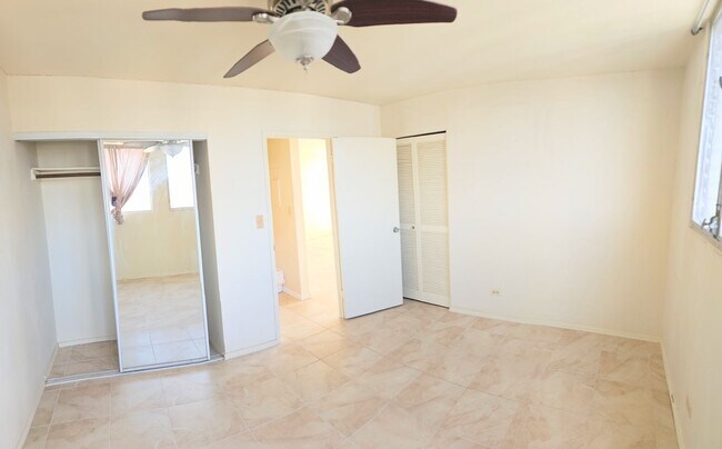 Building Photo - Punahou Pulelehua 2 Bedroom 1 Bathroom 1 Parking 15th Floor Condominium