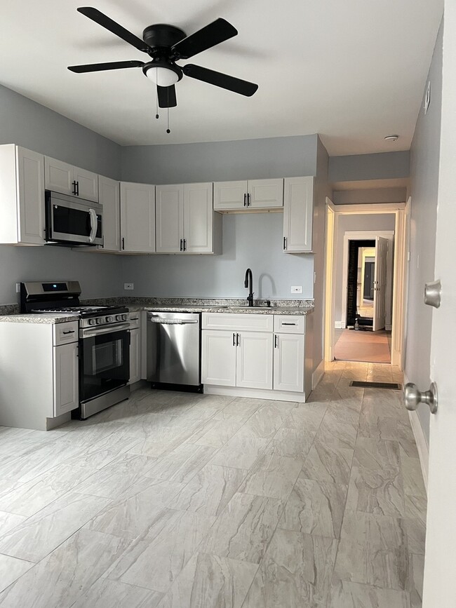 Building Photo - 3821 W Fillmore St