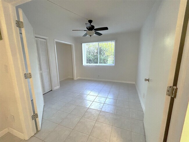 Building Photo - 2175 NE 56th St